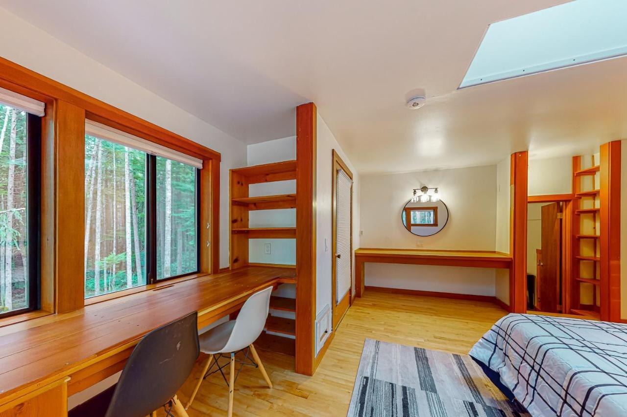 The Hideaway Villa Langley Exterior photo